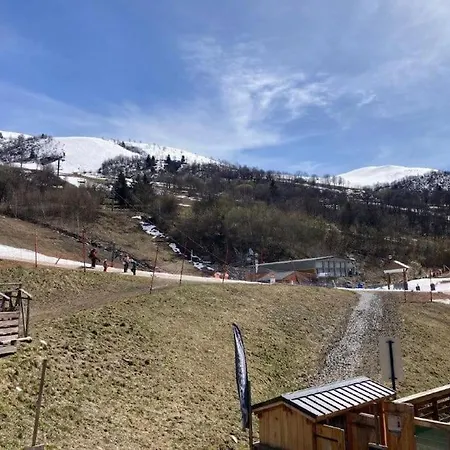 Au Pied Des Pistes