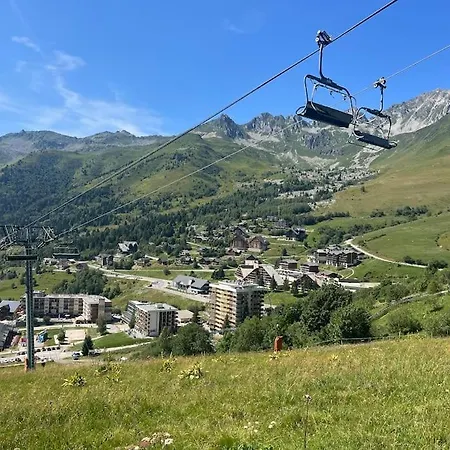 Au Pied Des Pistes *