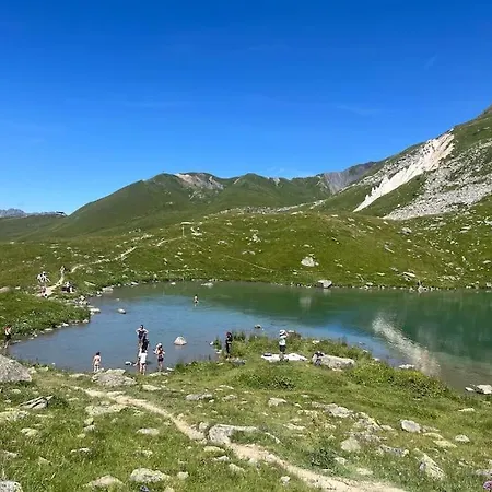 Au Pied Des Pistes